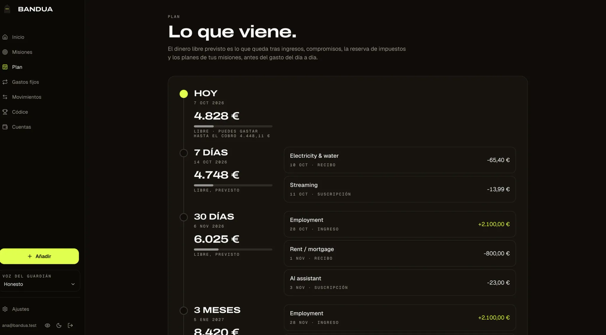 The Plan screen, titled "Lo que viene", showing a timeline of free money today, in 7 days, in 30 days and in 3 months, next to the bills, subscriptions and income that fall in each period.